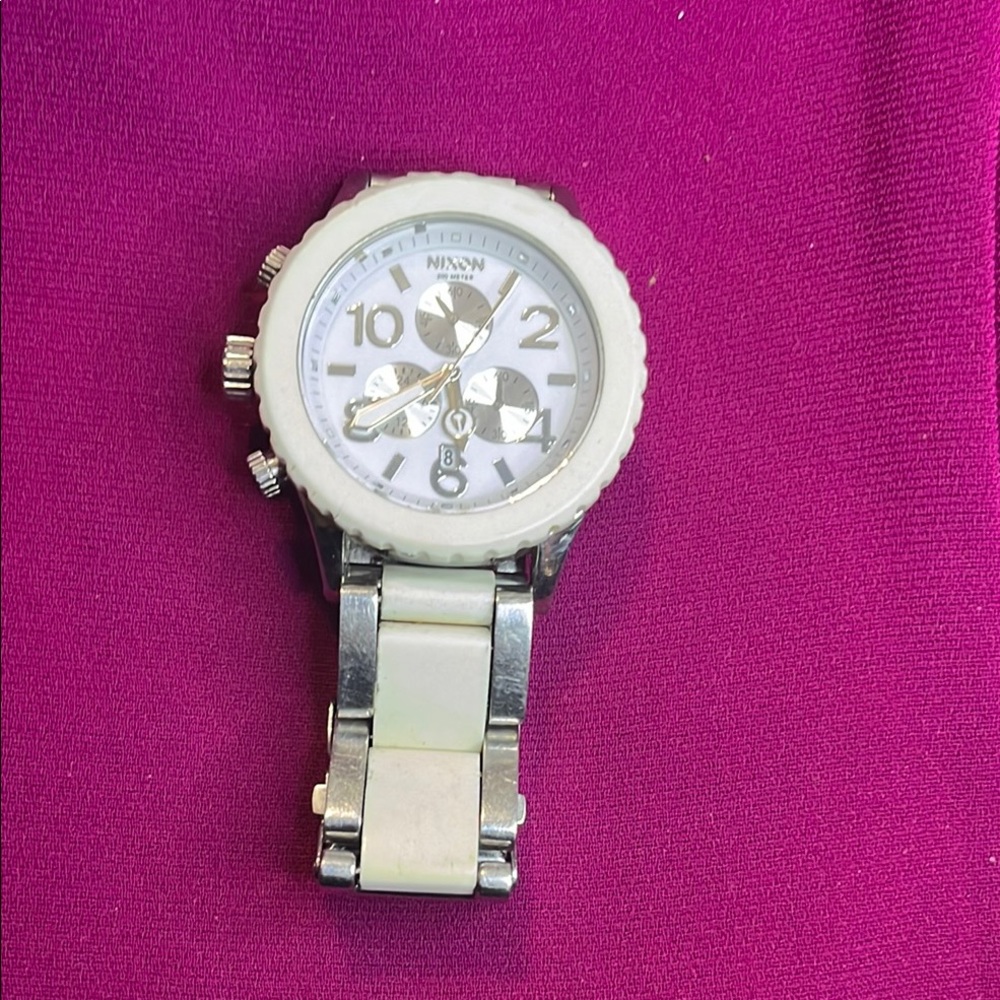 Nixon White and Silver Wearable Watch